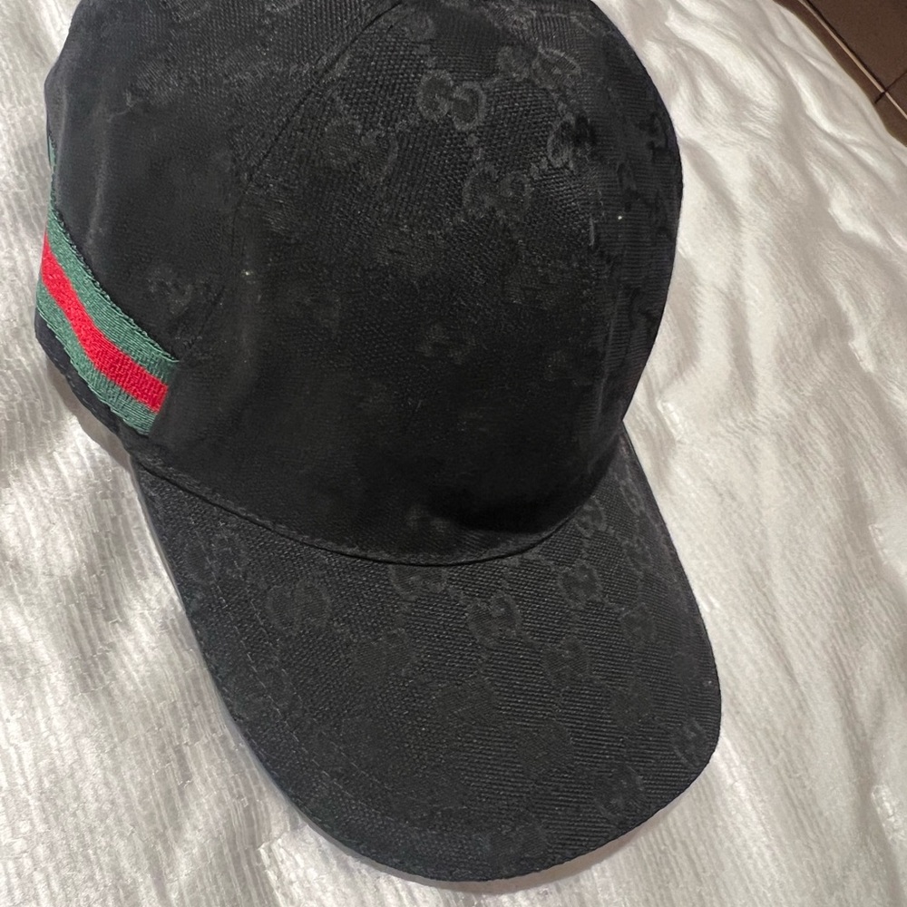 Gucci Black Cap with Green and Red Stripe